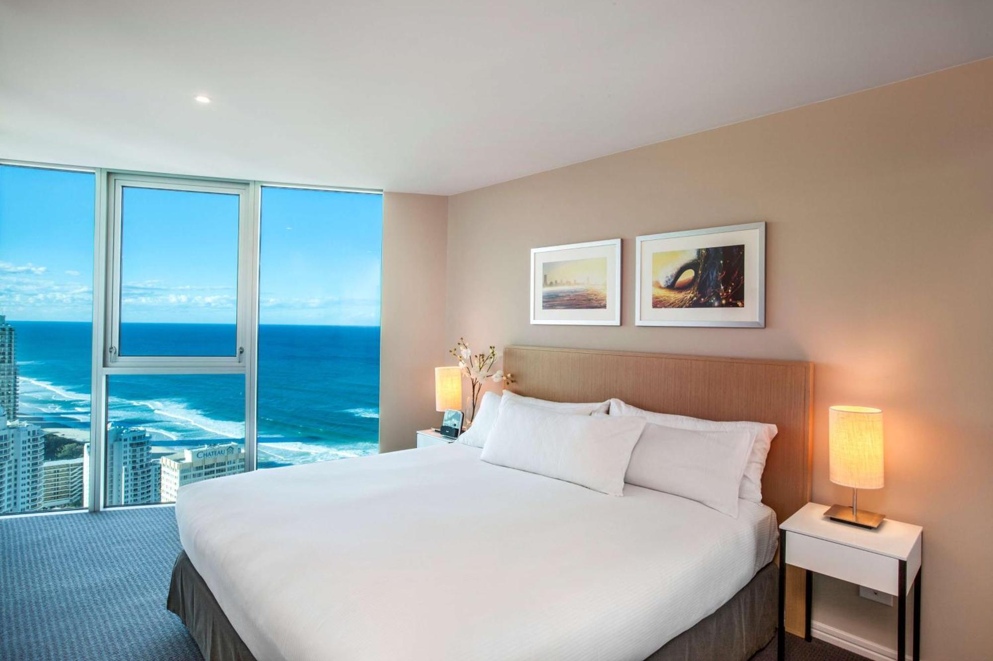 Hilton Surfers Paradise & Residences Resort 5*