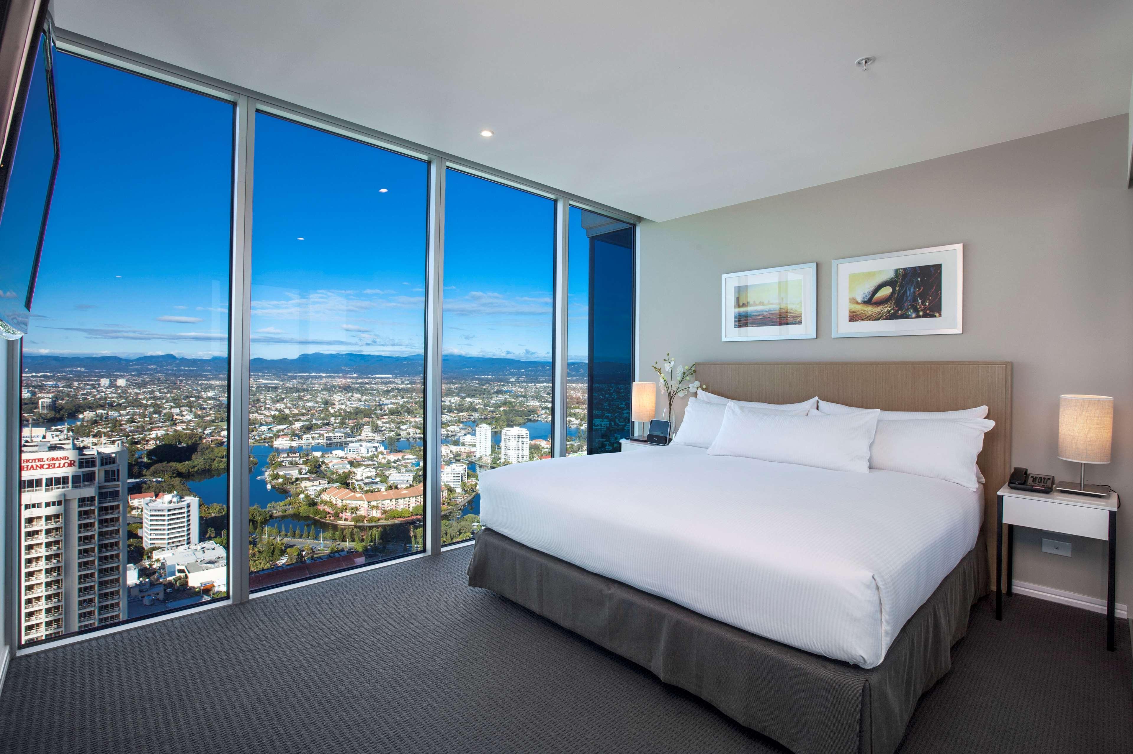 Hilton Surfers Paradise & Residences 5*