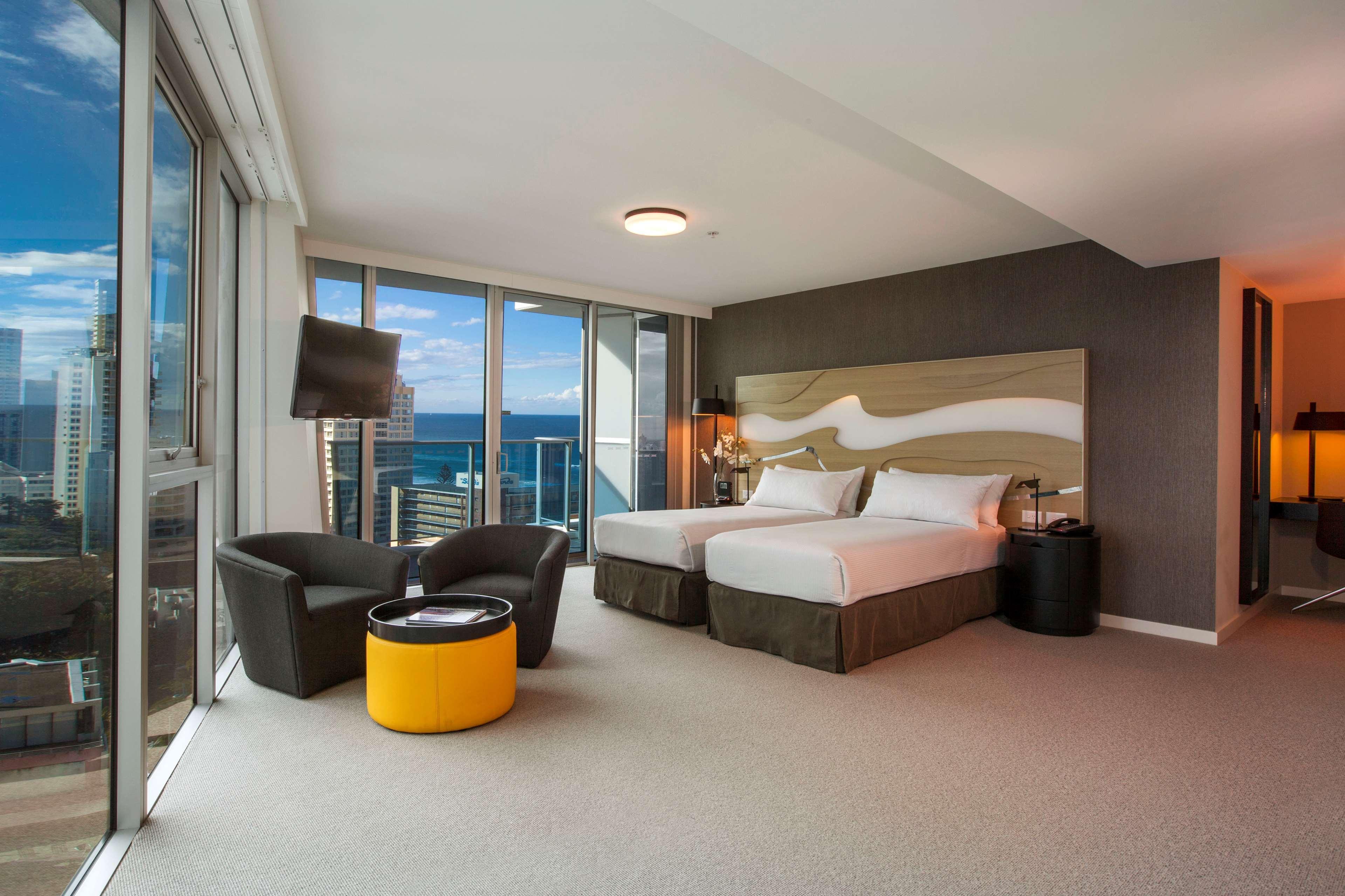 Resort Hilton Surfers Paradise & Residences 5*