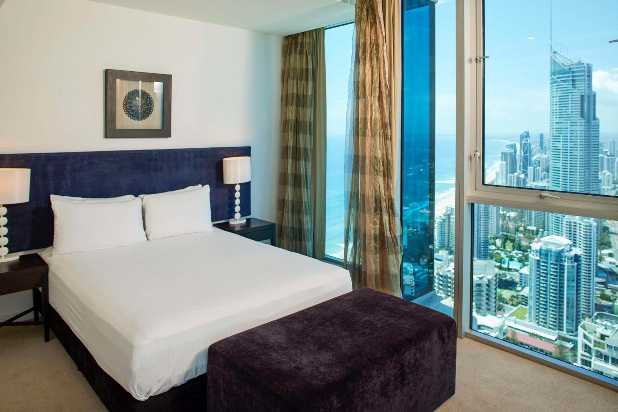 Hilton Surfers Paradise & Residences Resort 5*