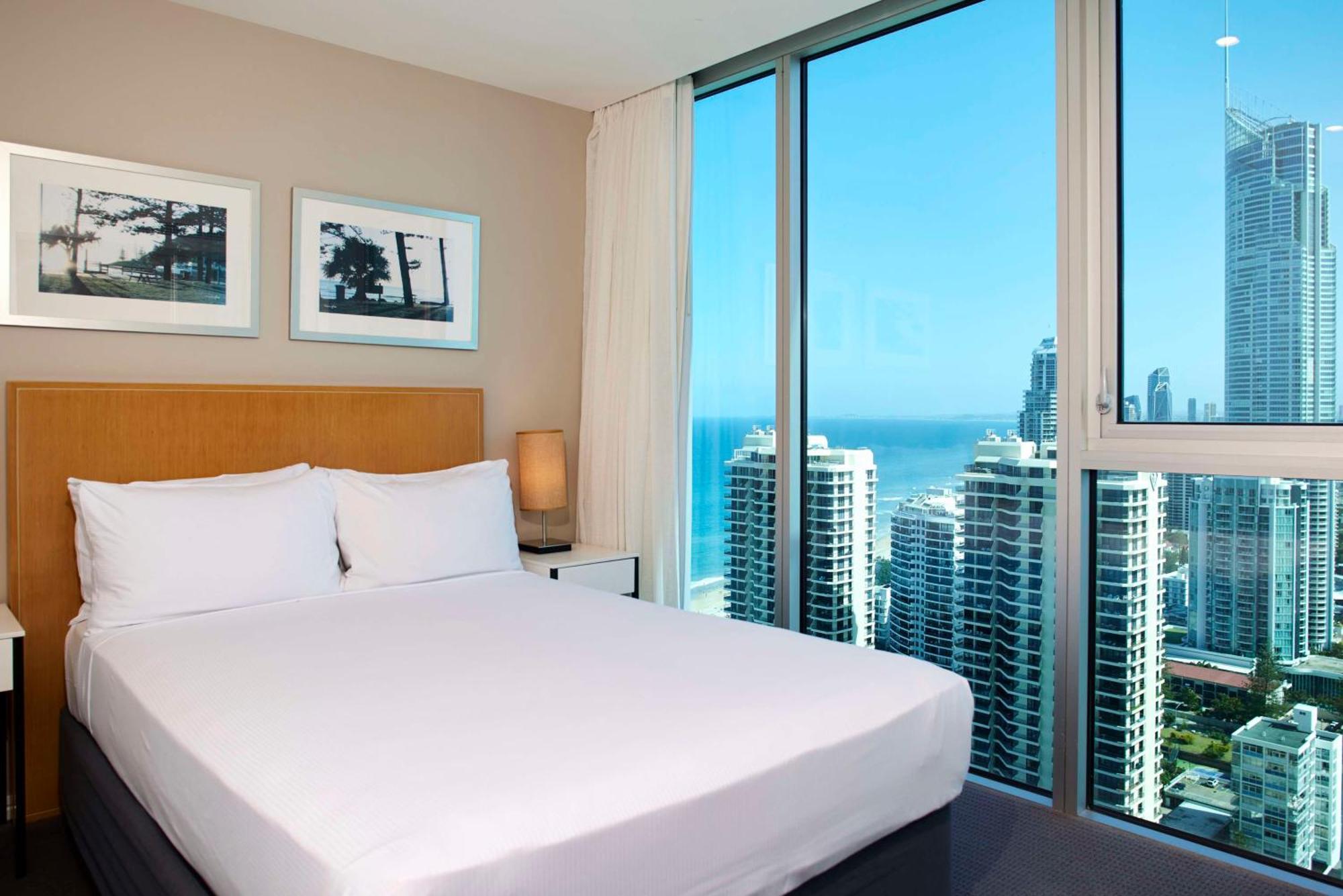 Resort Hilton Surfers Paradise & Residences 5*
