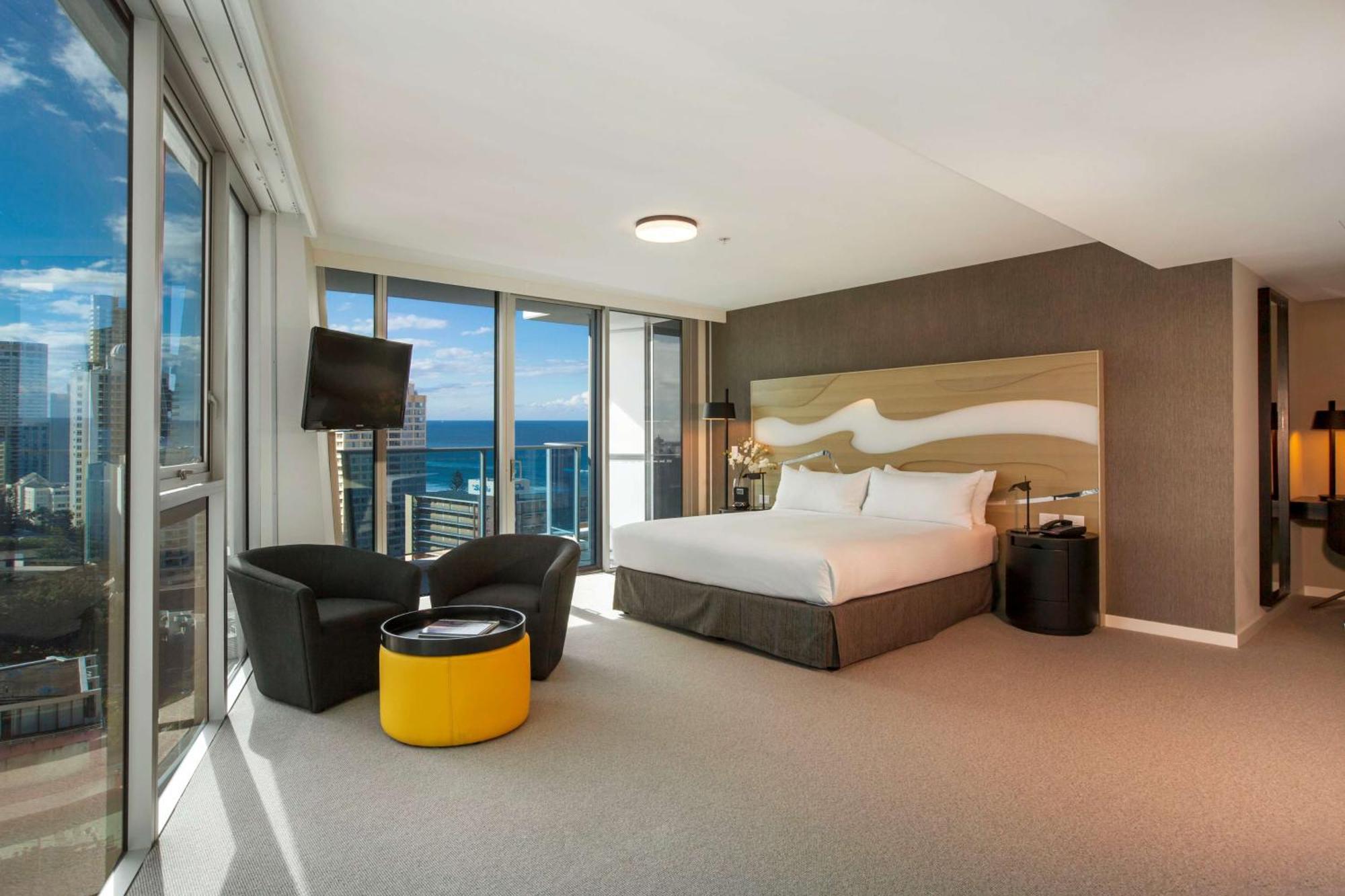 Hilton Surfers Paradise & Residences Resort 5*